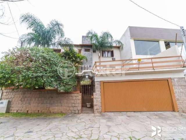 Casa com 4 quartos à venda na Avenida da Serraria, 742, Espírito Santo, Porto Alegre, 284 m2 por R$ 900.000