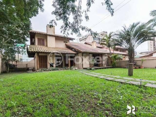 Casa com 3 quartos à venda na Rua Professor Guerreiro Lima, 938, Partenon, Porto Alegre, 244 m2 por R$ 895.000