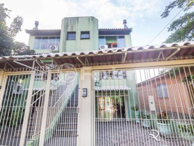 Casa com 3 quartos à venda na Avenida Mãe Apolinária Matias Batista, 170, Petrópolis, Porto Alegre, 171 m2 por R$ 744.000