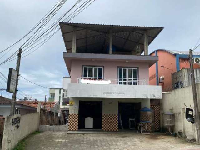 Casa a venda de 03 Dormitórios sendo 01 Suíte com Terraço no Bairro Ipiranga -São José -SC