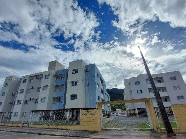 Apartamento a venda de 02 Dormitórios com mobília planejada na Praia de Fora em Palhoça-SC