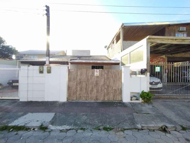 Casa geminada a venda de 02 Dormitórios no bairro Ceniro Martins em São José-SC