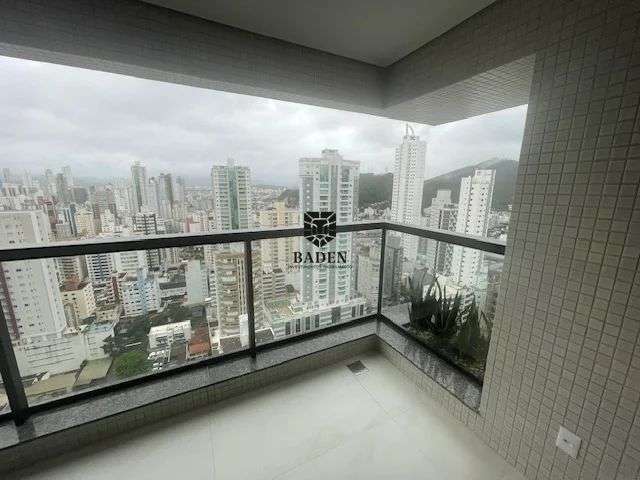 Apartamento 4 dormitórios à venda 2 Quadra Centro Balneário Camboriú/SC