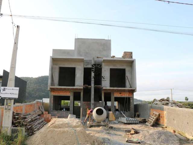 Sobrado em construção no bairro Forquilhas, São José