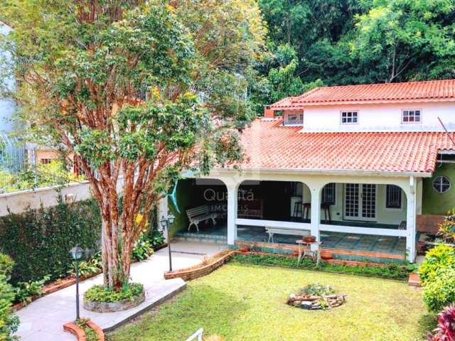 Casa com 5 Quartos à venda próxima ao Horto Florestal - Vila Amália, SP