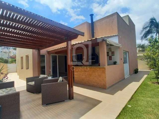 Linda casa térrea à venda no Condomínio Valville em Santana de Parnaíba