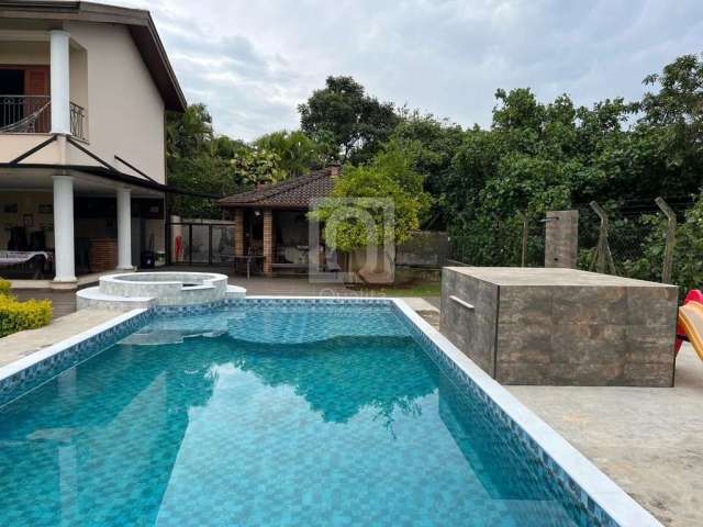 Casa térrea com 3 dormitórios, suíte máster, espaço gourmet e piscina com spa em região valorizada, aceita permuta por imóveis em condomínio, Sorocaba.