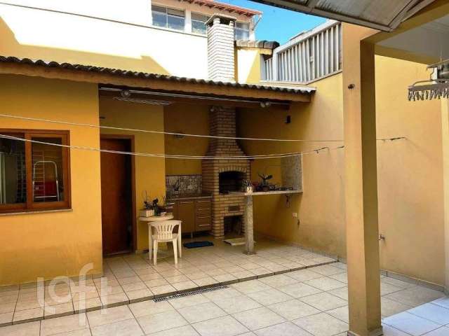 Casa à venda em Cambuci com 220 m², 4 quartos, 2 suítes, 4 vagas