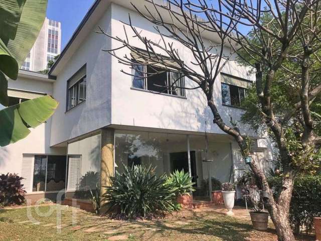 Casa à venda em Bela Vista com 620 m², 4 quartos, 7 vagas