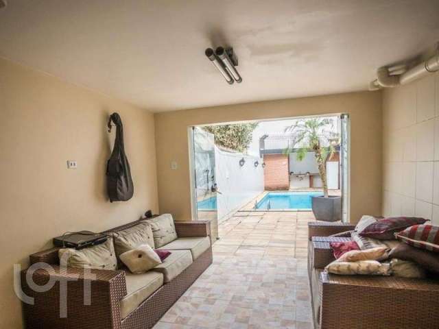 Casa à venda em Campo Belo com 204 m², 3 quartos, 1 suíte, 2 vagas