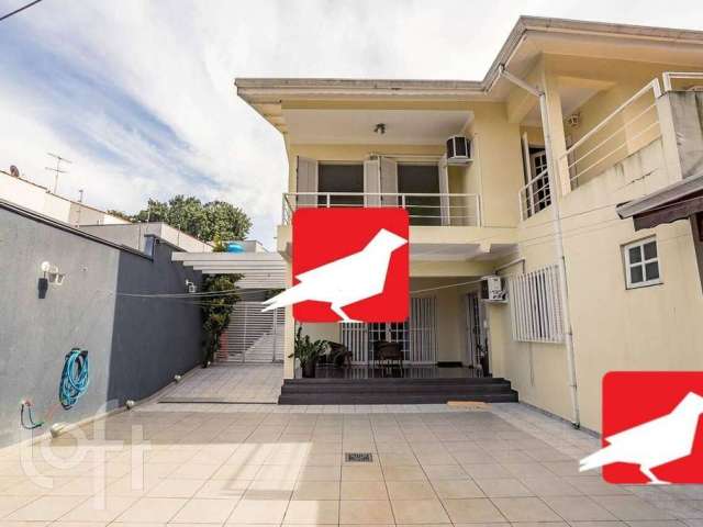 Casa à venda em Alto da Lapa com 410 m², 3 quartos, 3 suítes, 6 vagas