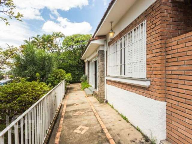 Casa à venda em Alto da Lapa com 337 m², 5 quartos, 1 suíte, 3 vagas