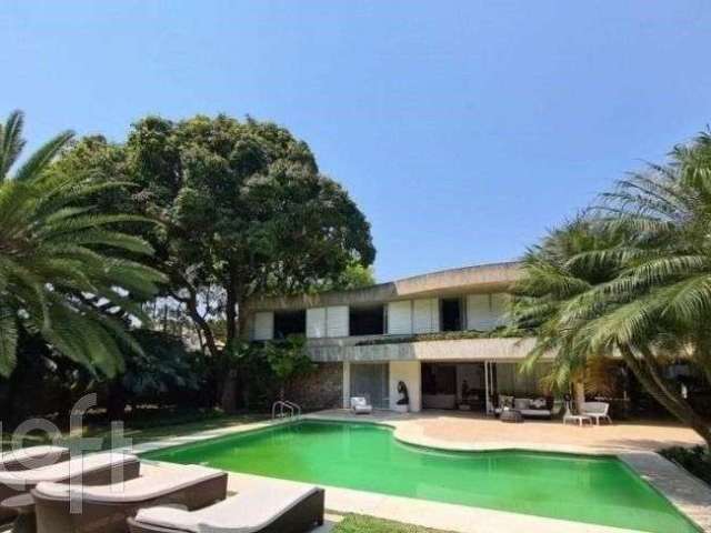 Casa à venda em Alto de Pinheiros com 800 m², 5 quartos, 5 suítes, 6 vagas