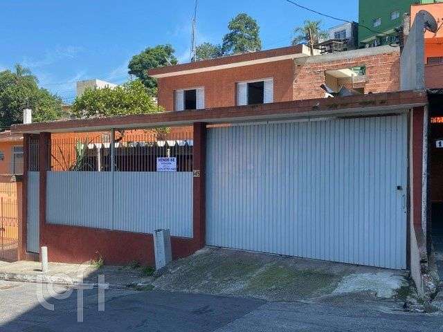 Casa à venda em Capão Redondo com 250 m², 3 quartos, 1 suíte, 5 vagas