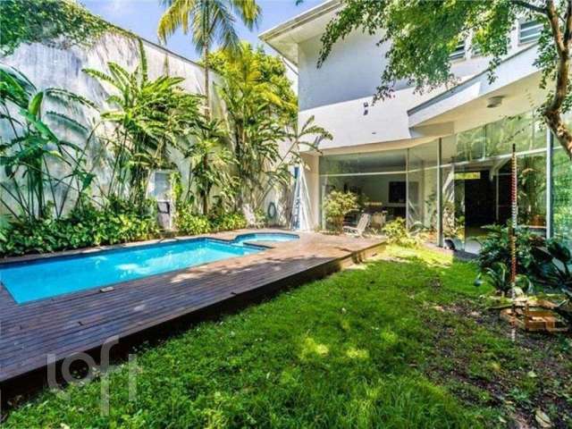 Casa à venda em Alto de Pinheiros com 480 m², 4 quartos, 4 suítes, 4 vagas