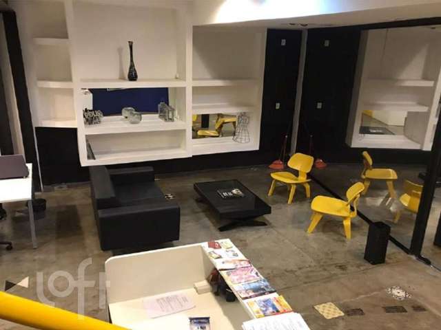 Casa à venda em Pinheiros com 450 m², 1 quarto, 2 vagas