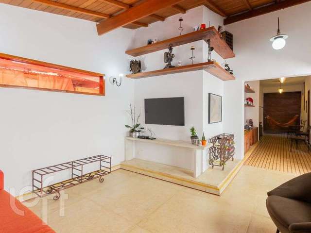 Casa à venda em Vila Madalena com 170 m², 4 quartos, 1 suíte, 2 vagas