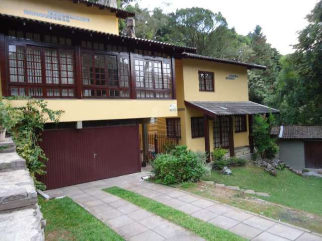 CASA DE ALTO PADRÃO COM 4 DORMITÓRIOS EM GRAMADO, Planalto, Gramado - RS