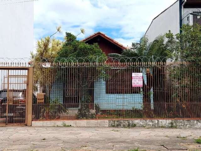 Casa à venda no bairro Passo da Areia - Porto Alegre/RS