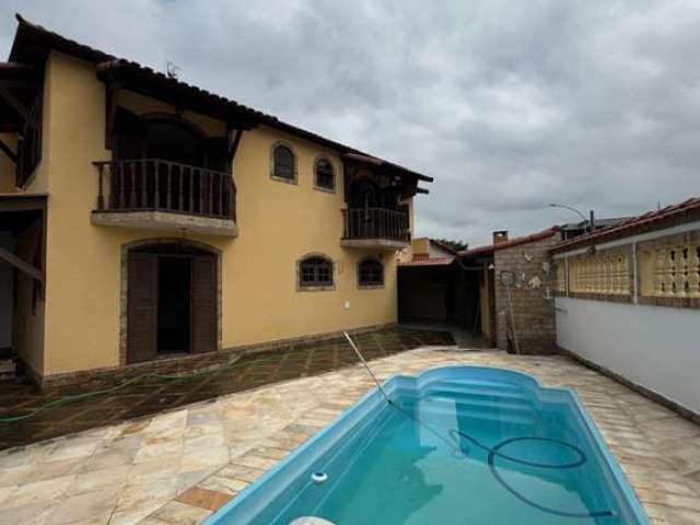 Belíssima casa duplex com piscina no Bairro Adriana em Campo Grande.