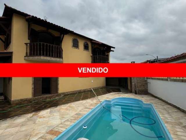 Belíssima casa duplex com piscina no Bairro Adriana em Campo Grande.