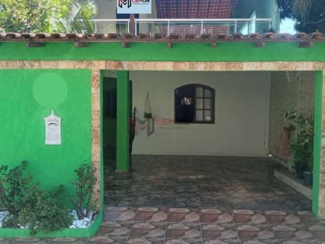 Excelente Casa Duplex reformada com varanda no Bairro Adriana - Campo Grande