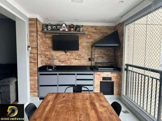 Aptoà venda com 2 quartos, sendo 1 suíte, 2 salas, 2 banheiros, e 66m² de área, além de 1 vaga de garagem. Sacada com churrasqueira.