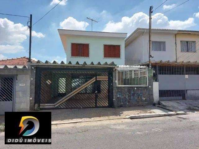 Sobrado ma Vila Brasilina com 5 dormitórios, sendo 2 suítes, e 2 vagas de garagem. Desocupado