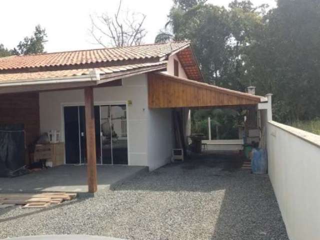 Casa com 02 dormitórios, sendo 01 suíte, com piscina à venda, 120 m² por R$ 790.000 - Itacolomi - Balneário Piçarras/SC