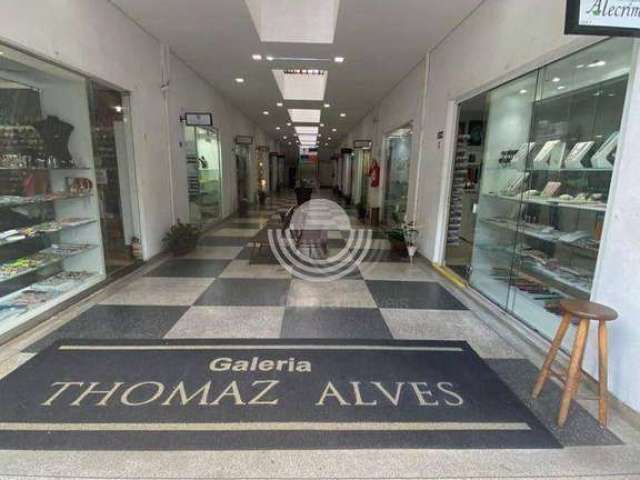 Excelente Sala comercial na Galeria Thomaz Alves.