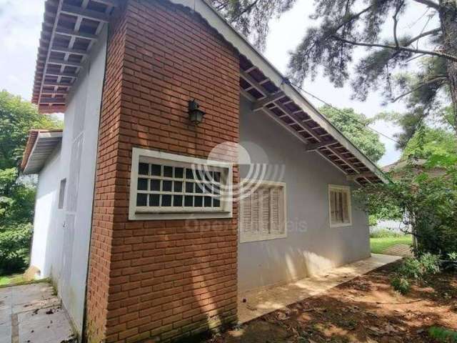 Chácara em bolsão com 3850m2 e uma casa de 300m2 à venda em Valinhos.