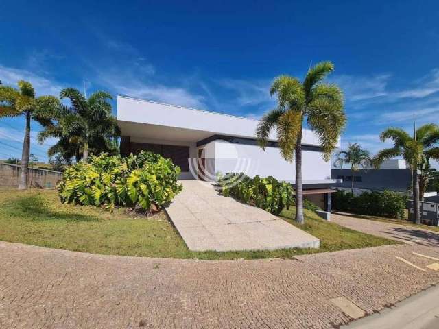 Casa com fino acabamento e planta diferenciada à Venda no Condomínio Montblanc em Campinas