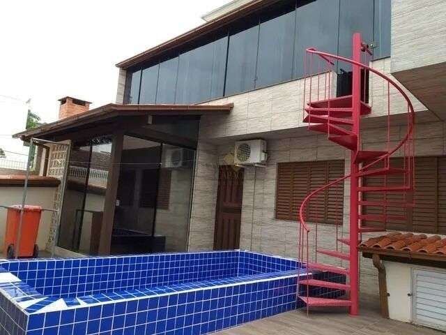 Casa à Venda com 5 Dormitórios em Canasvieiras, Florianópolis, SC