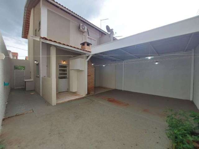 Casa em Condomínio Fechado à Venda de 03 Quartos no Vila do Golf em Ribeirão Preto com Varanda Gourmet e Churrasqueira.