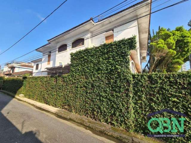 !!!OPORTUNIDADE ÚNICA!!! LINDA CASA com 212m² ÚTEIS - 05 DORM. sendo 03 SUÍTES - 04 VAGAS - QUINTAL ENORME por R$ 1.599M - BOQUEIRÃO SANTOS/SP