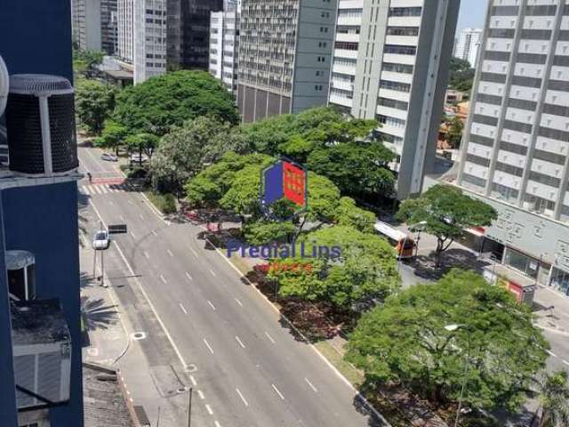 Sala comercial com 25 m2 e banheiro, ar, na Av. Faria Lima