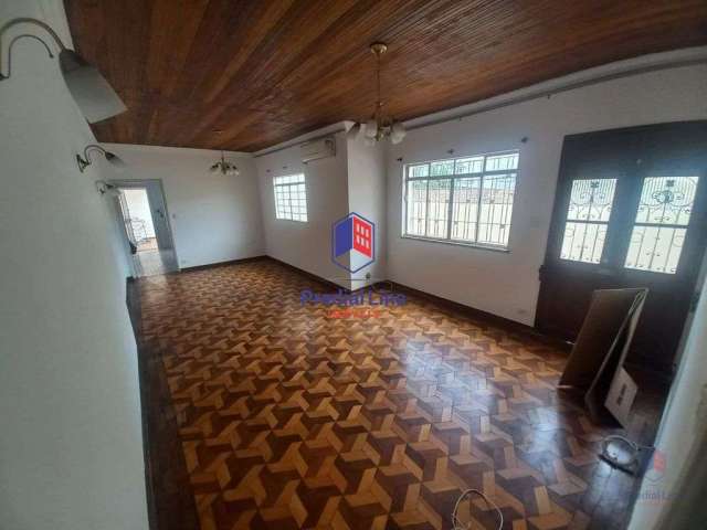 Sobrado Triplex com 4 vagas e Salão de festa, contendo casa de anexo e quintal.