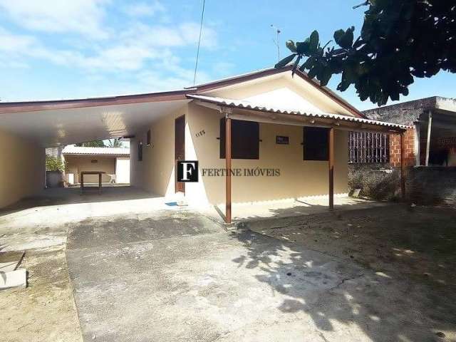 Casa com amplo espaço de terreno em Shangri-lá