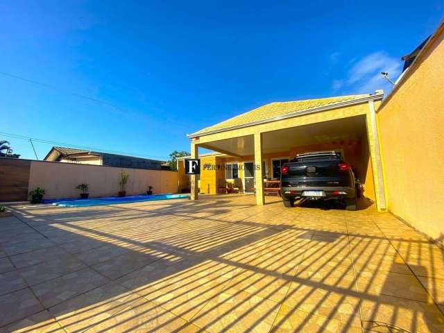 Casa com terreno e piscina no Jardim Canadá