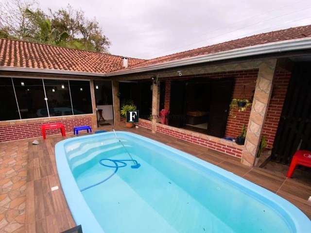 Casa à venda em Ipanema com piscina.