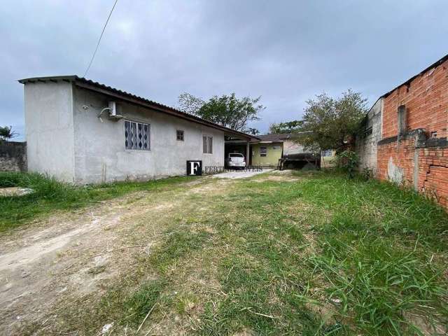 casa com espaço de terreno em Leblon - PR