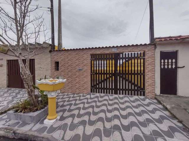 Casa para Venda em Mongaguá, Praia Grande, 2 dormitórios, 1 suíte, 1 banheiro, 2 vagas