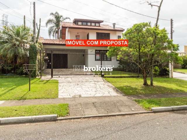 Casa em Condomínio, 4 Quartos e 264m², a Venda, no Bairro Uberaba, Curitiba, REbrokers