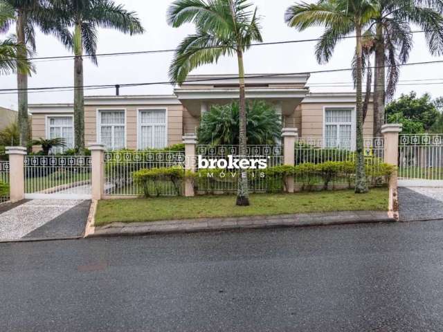 Casa com 6 Quartos, 7 Vagas, a Venda, no Bairro Santa Felicidade, em Curitiba. REbrokers