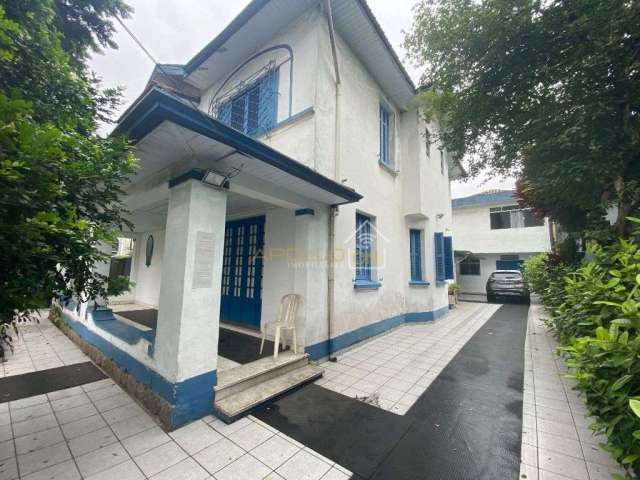 Casa com terrno amplo (755m2) à venda