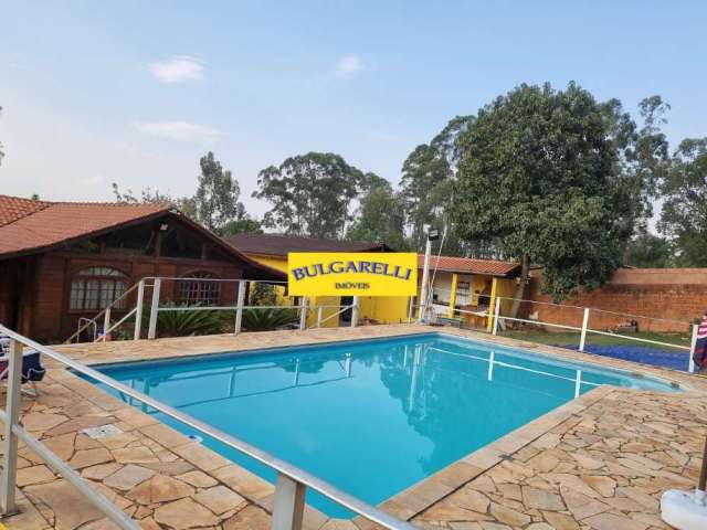 Linda Chácara à venda 3 Dormitorios Sendo 1 Suite , Salão Com Churrasqueira , Piscina Bairro Rio Ac