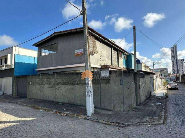 Casa de esquina para venda ou locação no bairro de Lagoa Nova, com 107m2, 3/4 sendo 1 suíte e a suíte com varanda, sala para 2 ambientes, wc, cozinha