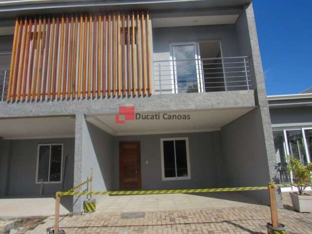 Casa em condomínio nova com 3 dormitórios no bairro Igara