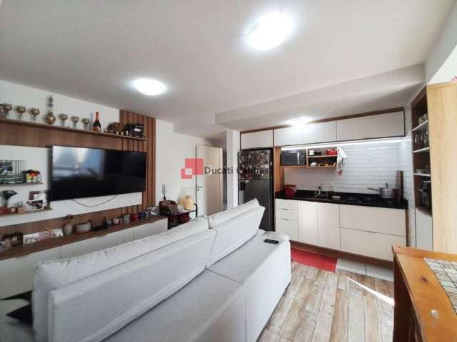 Apartamento semi-mobiliado com 02 dormitórios