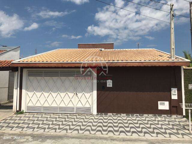 Casa para Venda em Taubaté, Vila Areao, 3 dormitórios, 1 suíte, 3 banheiros, 3 vagas